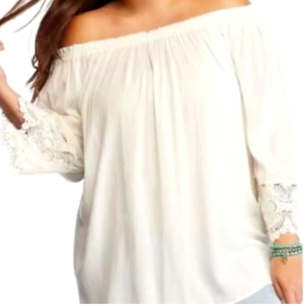 NWT Reg $78 Chelsea and Theodore off shoulder top size M